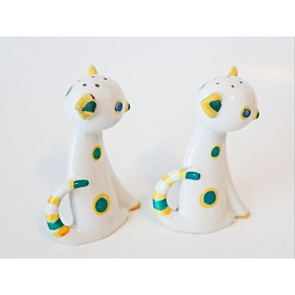 Vintage Cats Couple Salt and Pepper Shakers Spotted Kitchen Cats Artsy Home Deco - Picture 2 of 4